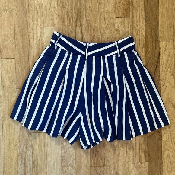ALICE + OLIVIA scarlet striped pleated tailored shorts linen blend size 4 - Picture 10 of 11